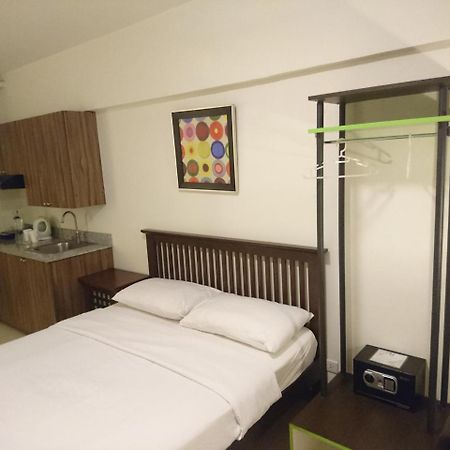 H Hotels - Metro North Uno Кесон-Сити Экстерьер фото