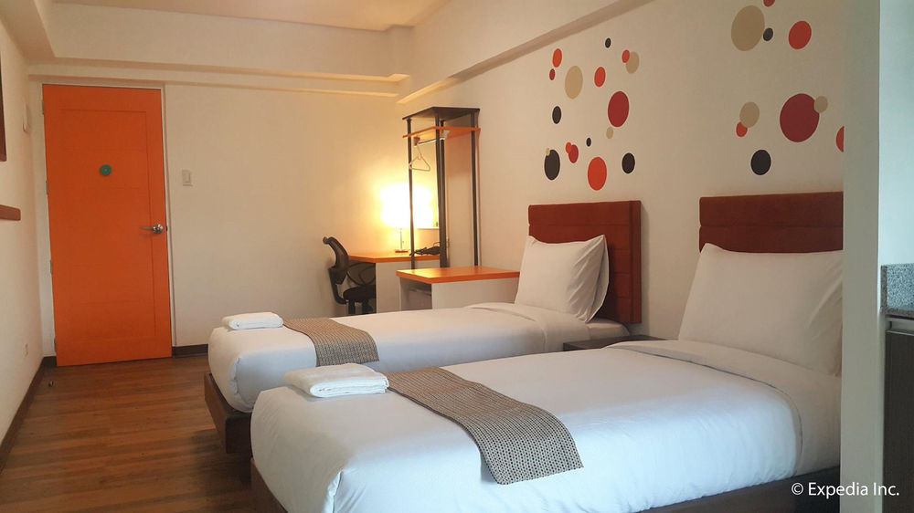 H Hotels - Metro North Uno Кесон-Сити Экстерьер фото