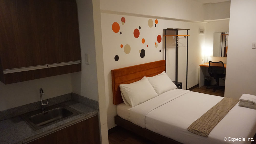H Hotels - Metro North Uno Кесон-Сити Экстерьер фото