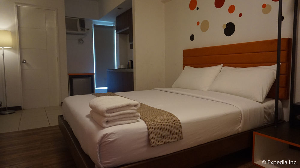 H Hotels - Metro North Uno Кесон-Сити Экстерьер фото