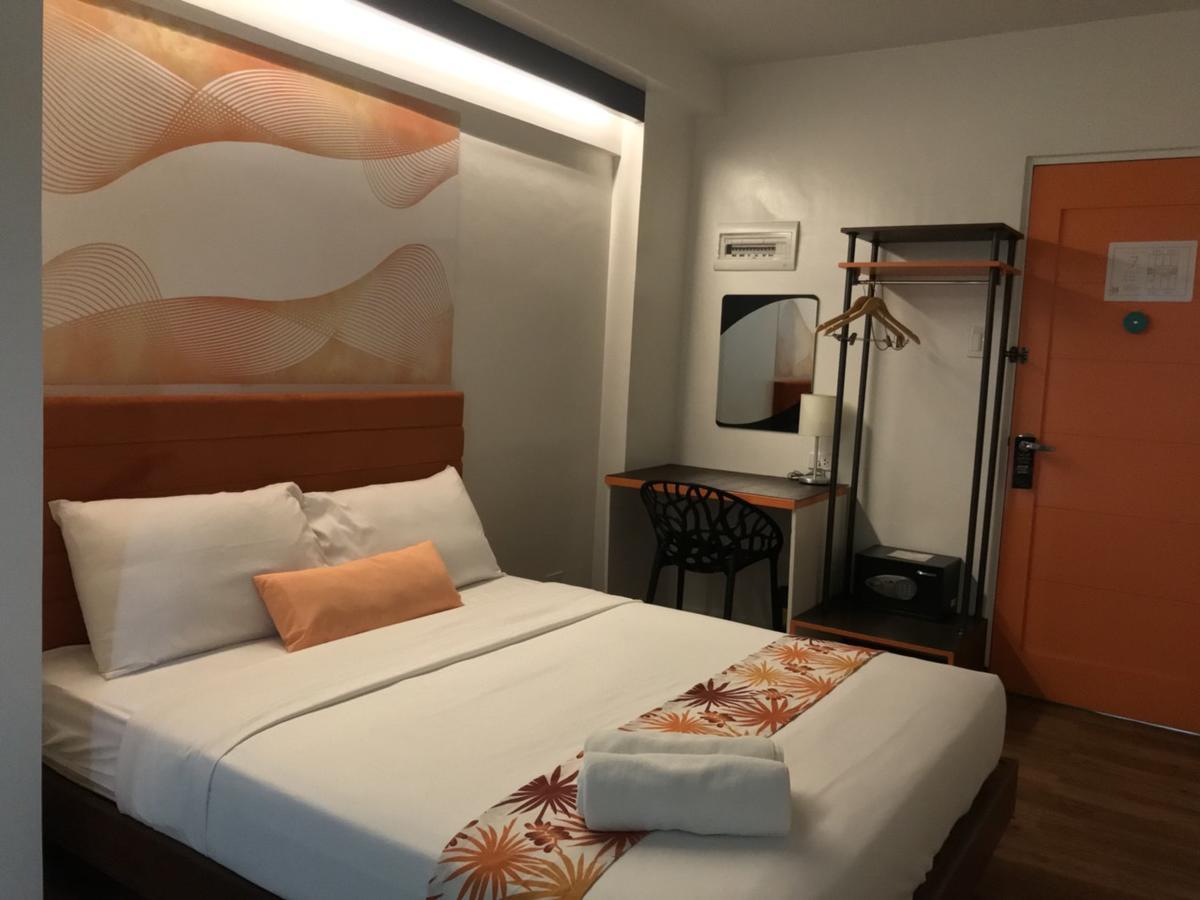 H Hotels - Metro North Uno Кесон-Сити Экстерьер фото