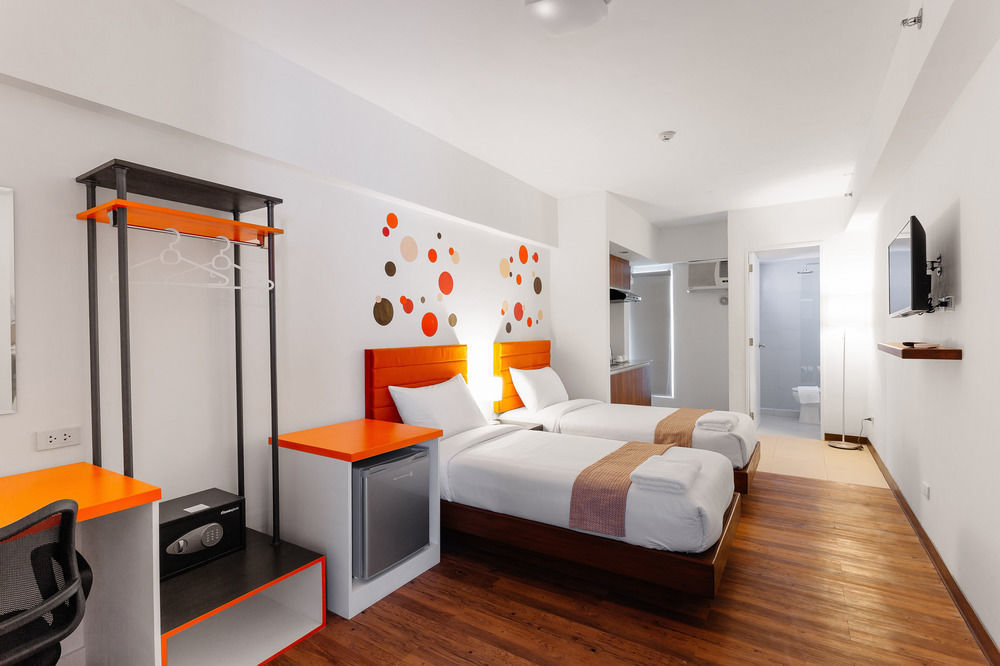 H Hotels - Metro North Uno Кесон-Сити Экстерьер фото