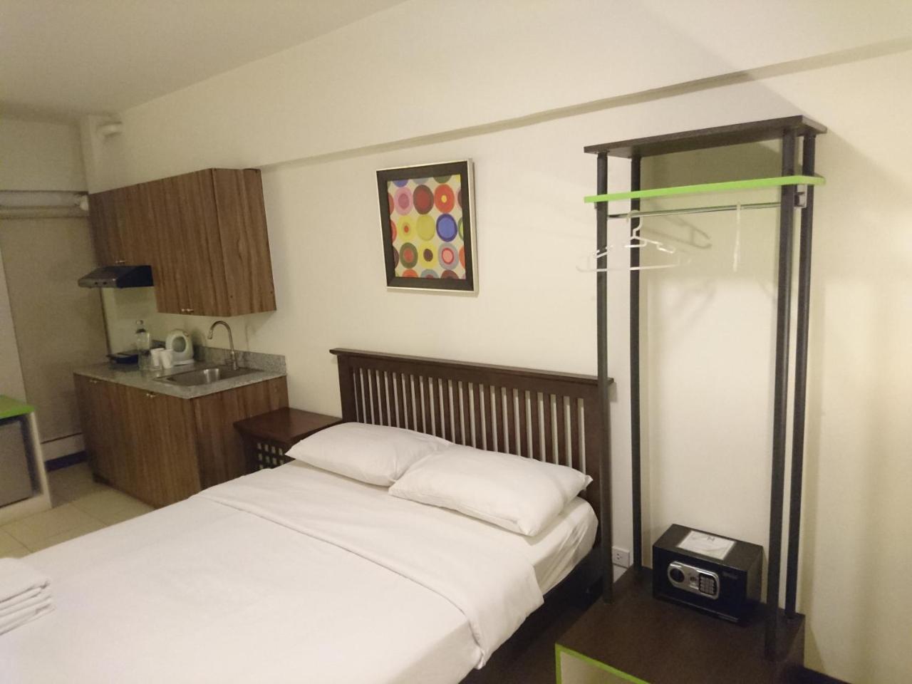 H Hotels - Metro North Uno Кесон-Сити Экстерьер фото